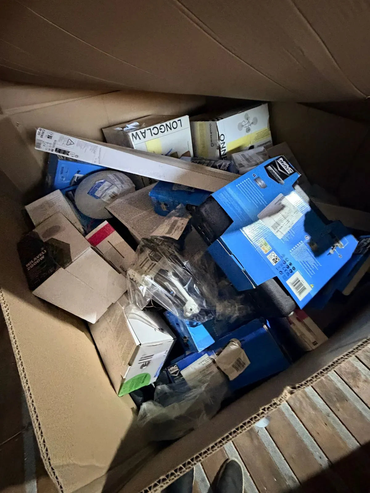 B&Q Customer Returns Pallet – Mixed Lighting, Power Tools, Homeware & Garden (up to 100 items)